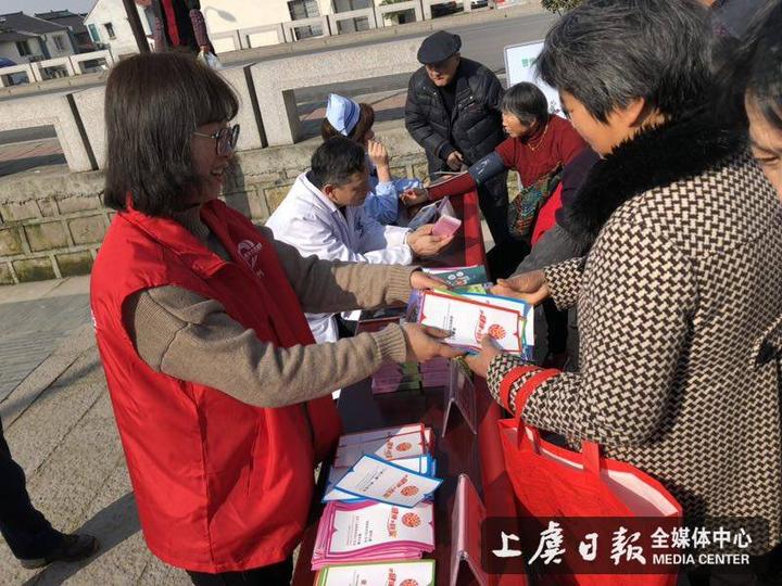 东关街道开展3.15国际消费者权益日宣传服务活动及市场调查